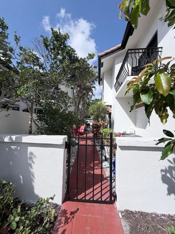 6532 Via Rosa, Boca Raton, FL 33433