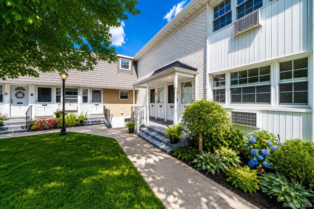 4715 Wilshire Lane K15, Oakdale, NY 11769 — exterior
