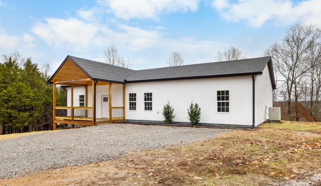 4251 Old Metal Rd, Palmyra, TN 37142