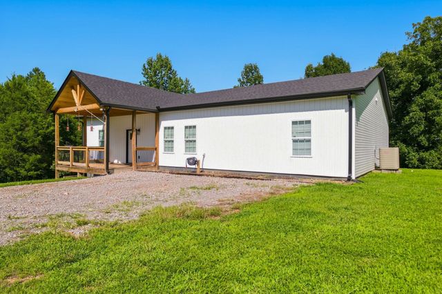 4251 Old Metal Rd, Palmyra, TN 37142