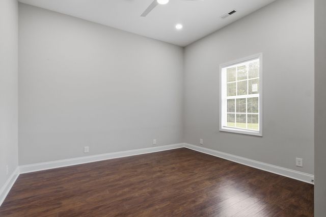 4251 Old Metal Rd, Palmyra, TN 37142
