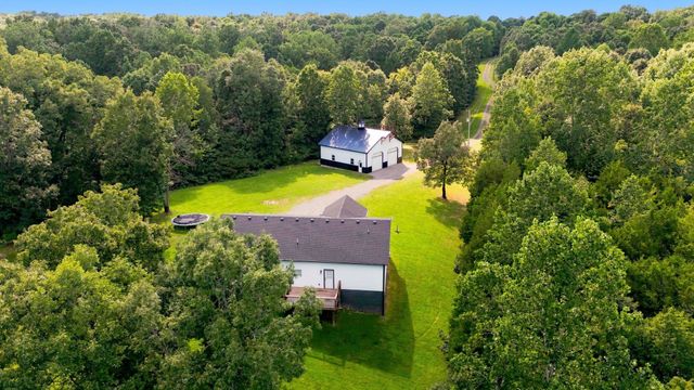 4251 Old Metal Rd, Palmyra, TN 37142
