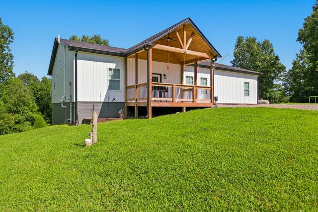 4251 Old Metal Rd, Palmyra, TN 37142