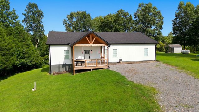 4251 Old Metal Rd, Palmyra, TN 37142