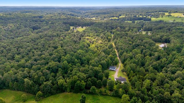4251 Old Metal Rd, Palmyra, TN 37142