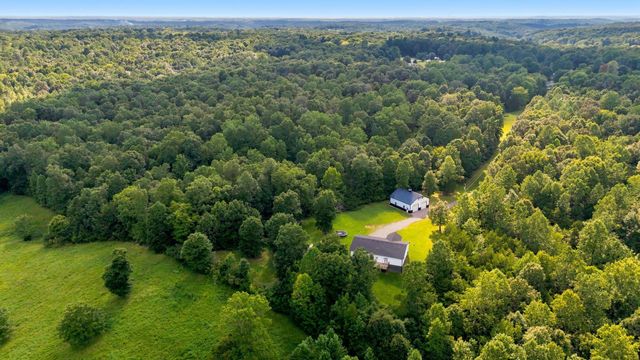 4251 Old Metal Rd, Palmyra, TN 37142