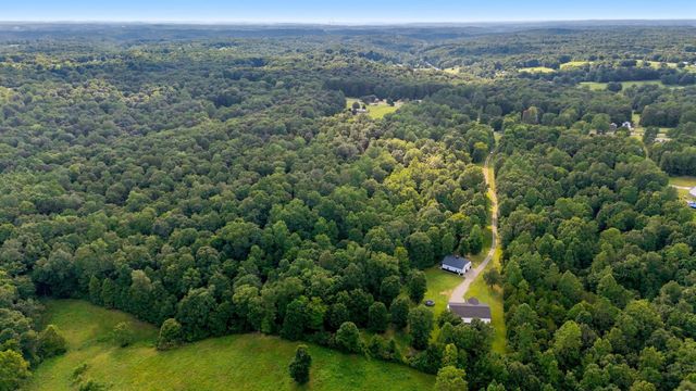 4251 Old Metal Rd, Palmyra, TN 37142
