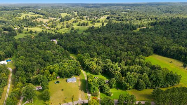 4251 Old Metal Rd, Palmyra, TN 37142