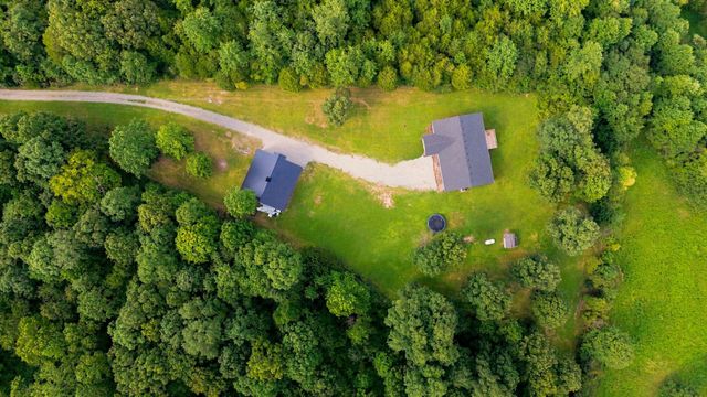 4251 Old Metal Rd, Palmyra, TN 37142