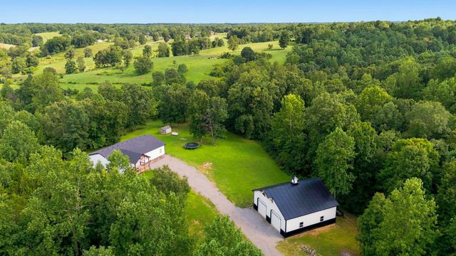 4251 Old Metal Rd, Palmyra, TN 37142