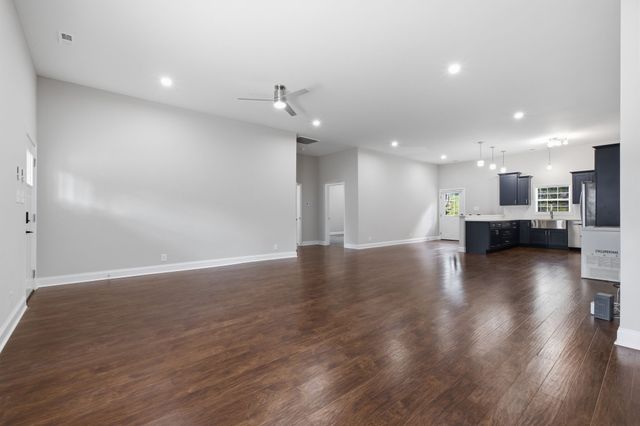 4251 Old Metal Rd, Palmyra, TN 37142