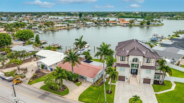 560 79TH STREET S, St Petersburg, FL 33707