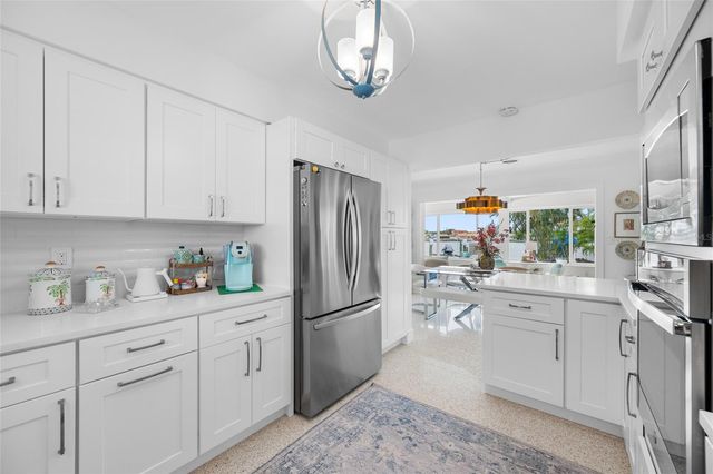 560 79TH STREET S, St Petersburg, FL 33707