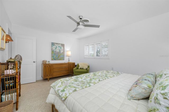 560 79TH STREET S, St Petersburg, FL 33707