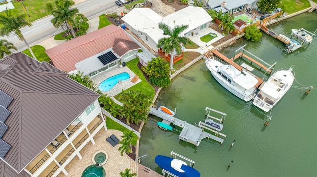 560 79TH STREET S, St Petersburg, FL 33707