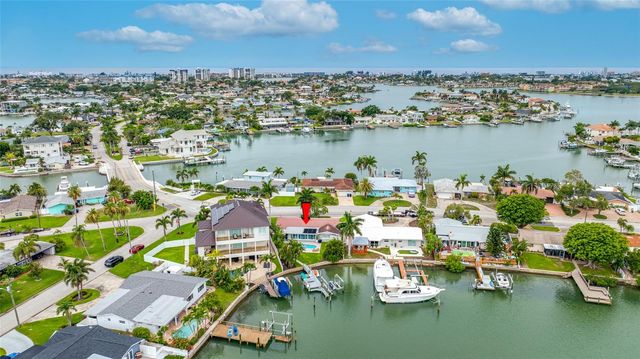 560 79TH STREET S, St Petersburg, FL 33707