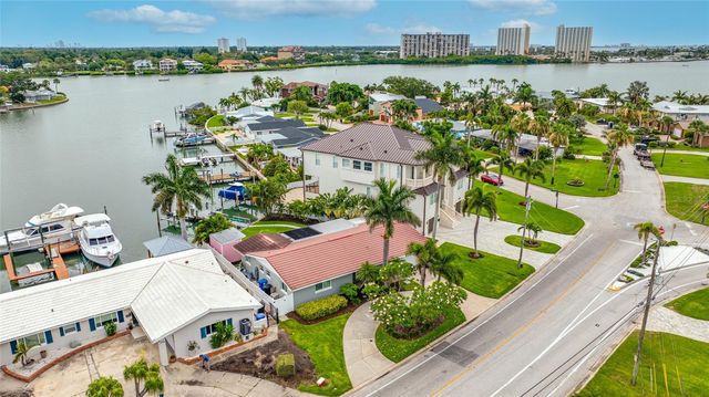 560 79TH STREET S, St Petersburg, FL 33707