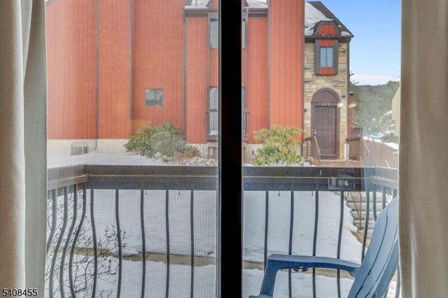 95 Wimbledon Sq, Washington Twp., NJ 07853