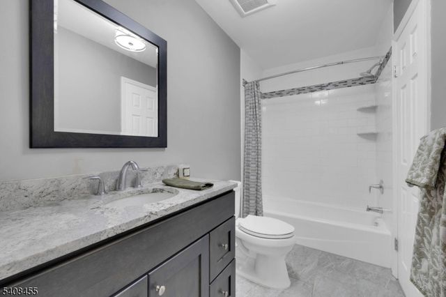 95 Wimbledon Sq, Washington Twp., NJ 07853