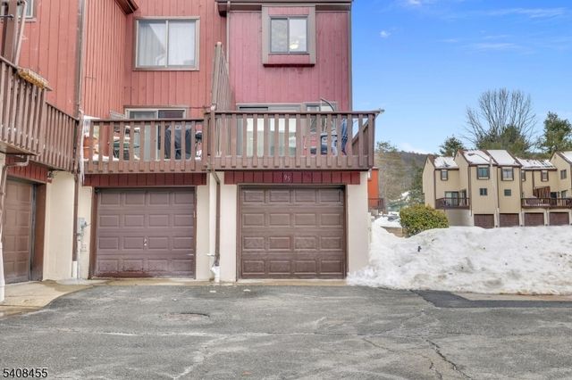 95 Wimbledon Sq, Washington Twp., NJ 07853