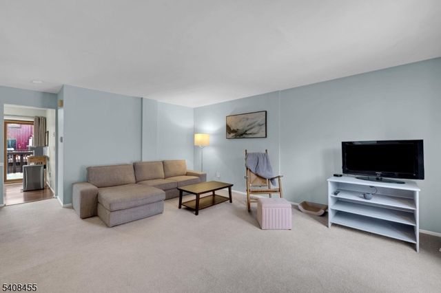 95 Wimbledon Sq, Washington Twp., NJ 07853