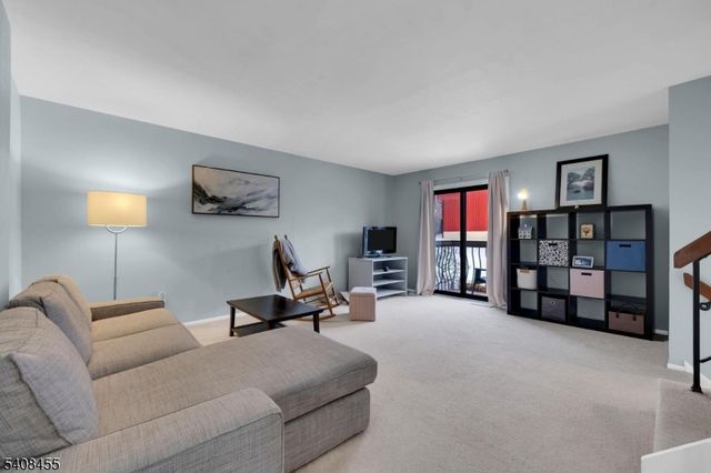 95 Wimbledon Sq, Washington Twp., NJ 07853