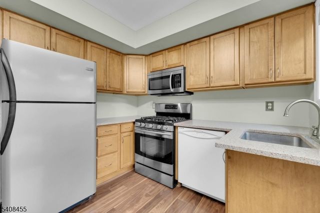 95 Wimbledon Sq, Washington Twp., NJ 07853