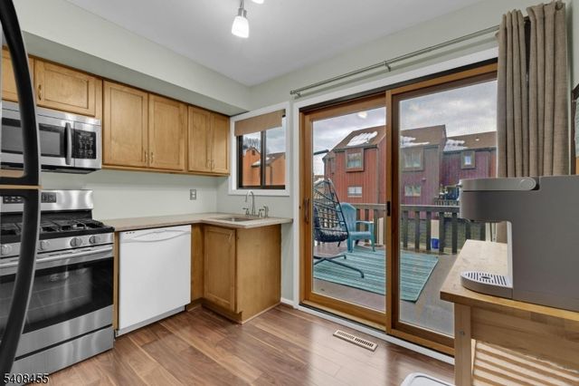 95 Wimbledon Sq, Washington Twp., NJ 07853