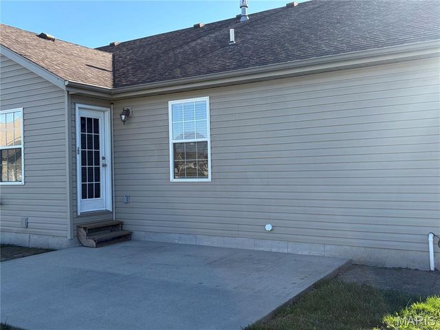 55 Bridgewater Lane A, Highland, IL 62249