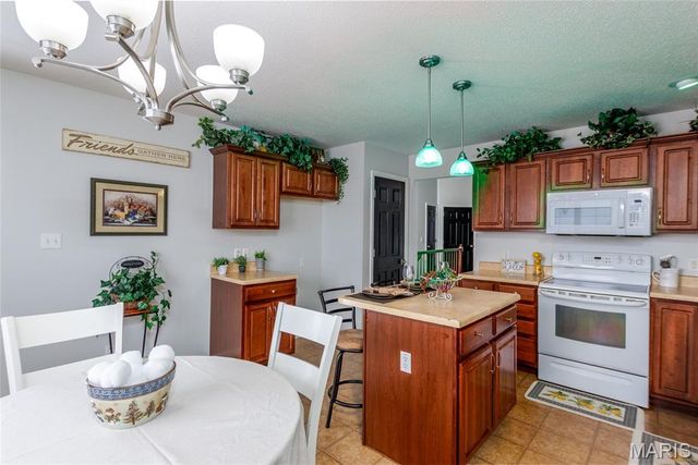 55 Bridgewater Lane A, Highland, IL 62249