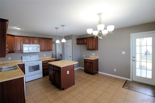 55 Bridgewater Lane A, Highland, IL 62249