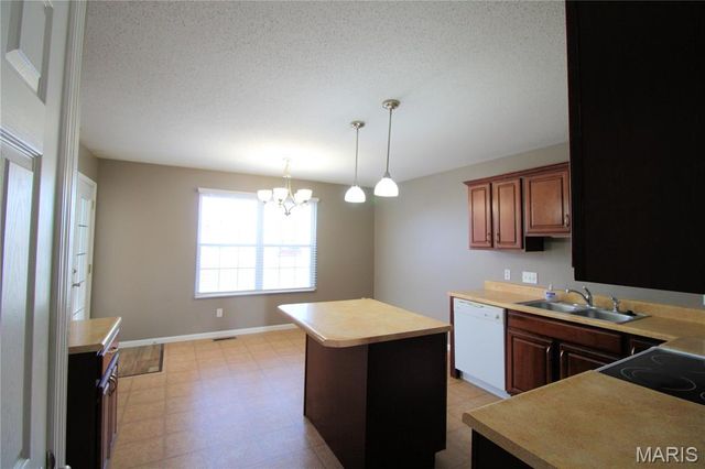 55 Bridgewater Lane A, Highland, IL 62249