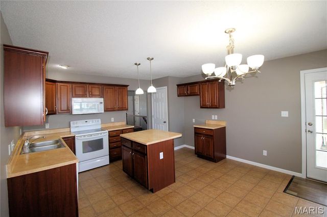 55 Bridgewater Lane A, Highland, IL 62249