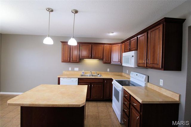 55 Bridgewater Lane A, Highland, IL 62249