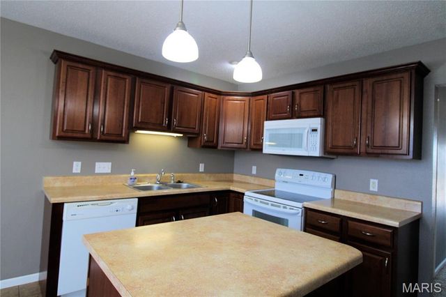 55 Bridgewater Lane A, Highland, IL 62249