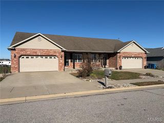 55 Bridgewater Lane A, Highland, IL 62249