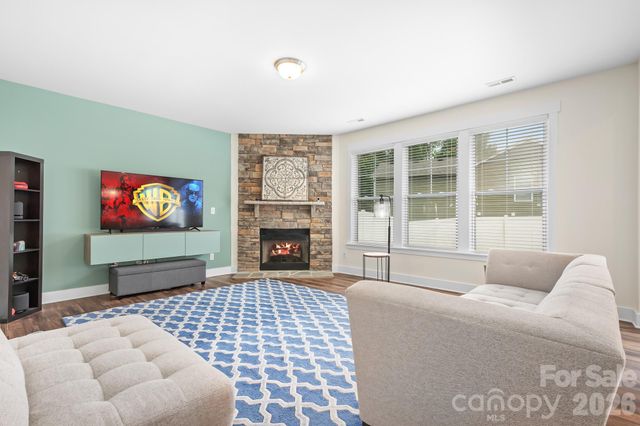 10008 Michael Crossing Drive, Charlotte, NC 28213