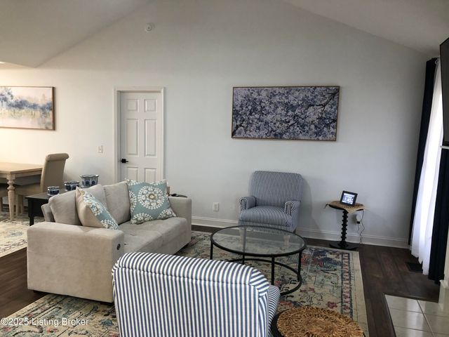 149 Wood Gate Dr, Mt Washington, KY 40047