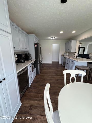 149 Wood Gate Dr, Mt Washington, KY 40047