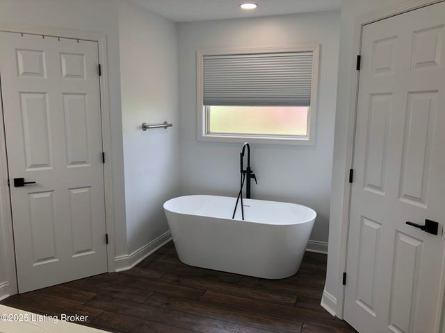 149 Wood Gate Dr, Mt Washington, KY 40047