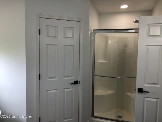 149 Wood Gate Dr, Mt Washington, KY 40047