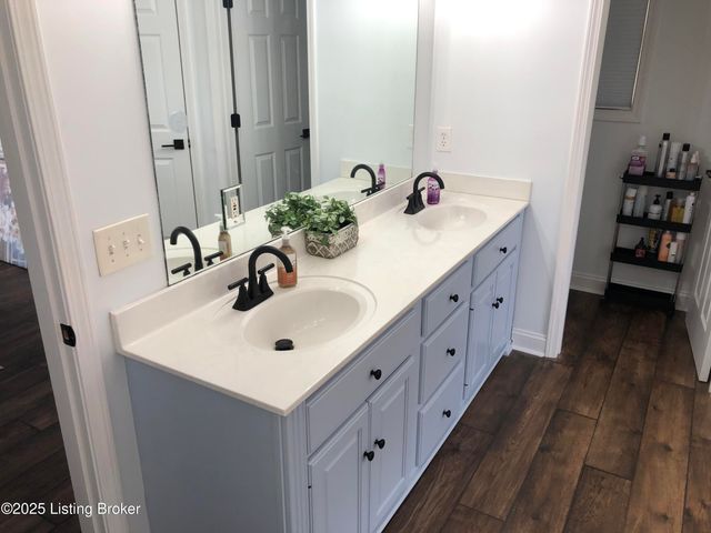 149 Wood Gate Dr, Mt Washington, KY 40047