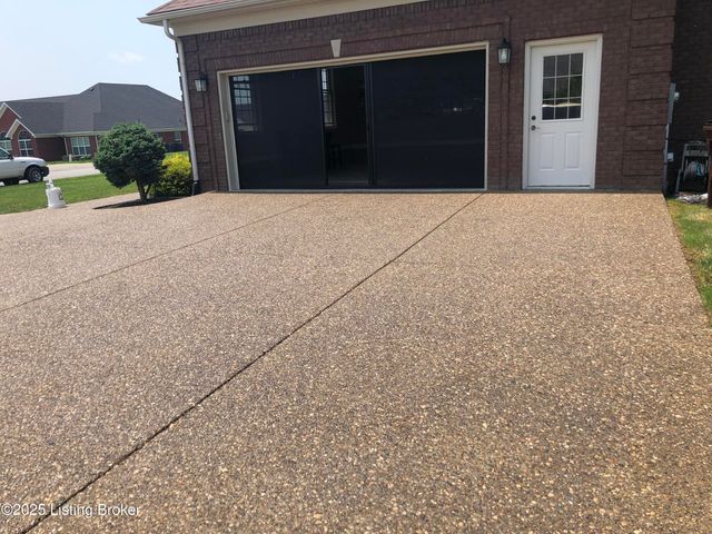 149 Wood Gate Dr, Mt Washington, KY 40047