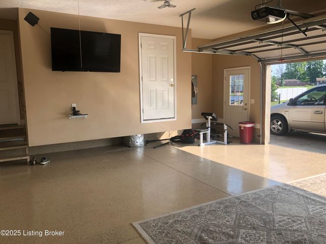 149 Wood Gate Dr, Mt Washington, KY 40047