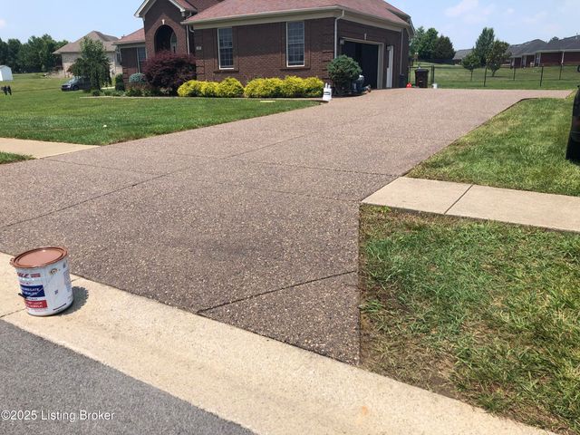 149 Wood Gate Dr, Mt Washington, KY 40047