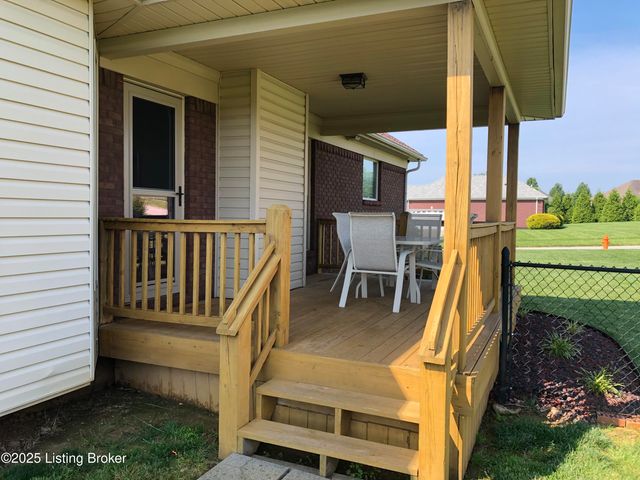 149 Wood Gate Dr, Mt Washington, KY 40047