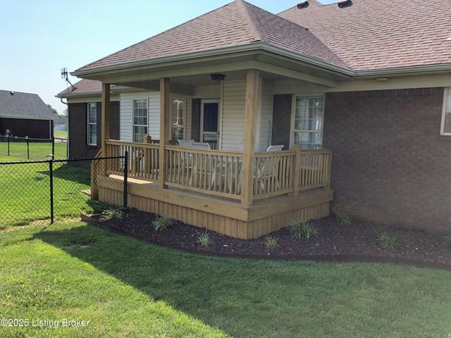 149 Wood Gate Dr, Mt Washington, KY 40047