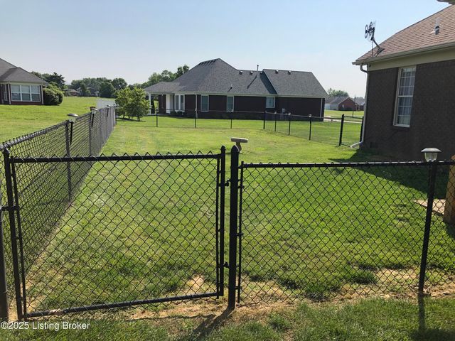 149 Wood Gate Dr, Mt Washington, KY 40047