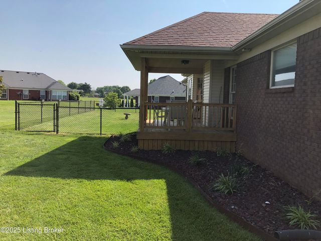 149 Wood Gate Dr, Mt Washington, KY 40047