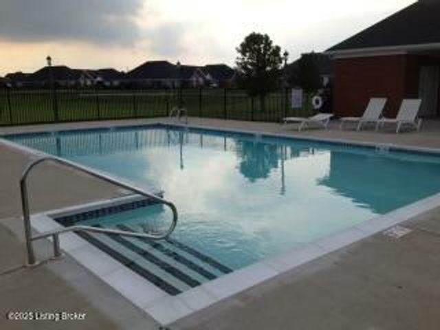 149 Wood Gate Dr, Mt Washington, KY 40047